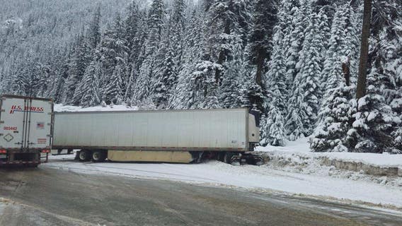 Snoqualmie Pass reopens after crashes