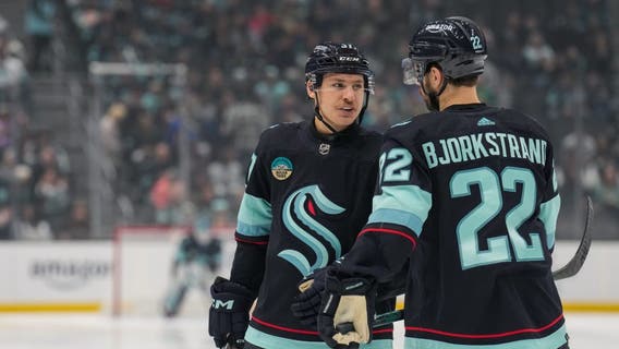 Seattle Kraken trade Yanni Gourde, Oliver Bjorkstrand to Lightning