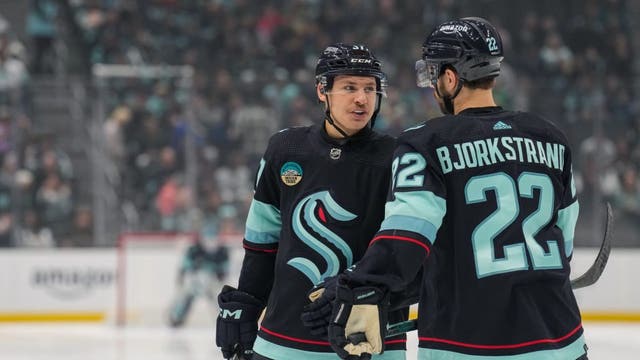 Seattle Kraken trade Yanni Gourde, Oliver Bjorkstrand to Lightning