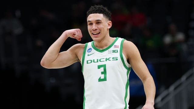 Oregon routs Liberty 81-52 in March Madness opener