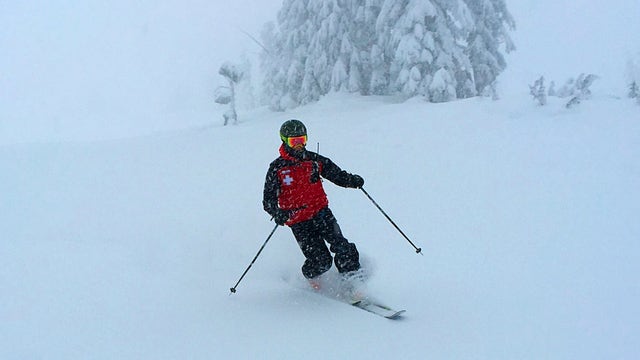 Seattle man dies after getting trapped in tree well while skiing in OR