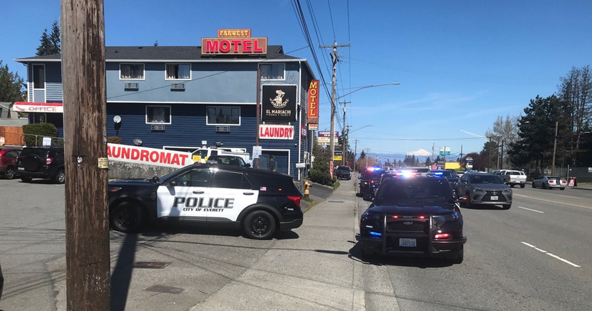2 arrested after hours-long standoff in Everett | FOX 13 Seattle