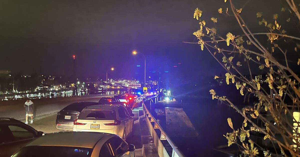 EB SR 520 back open in Seattle after major crash | FOX 13 Seattle