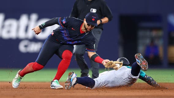 Bowden Francis pitches six innings as Blue Jays win third straight, beat Mariners 3-1