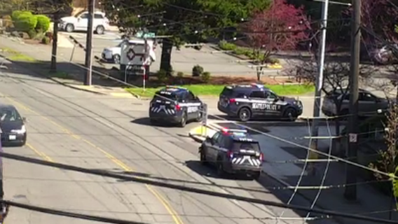 Man stabbed in Seattle's Rainier Valley while working on car