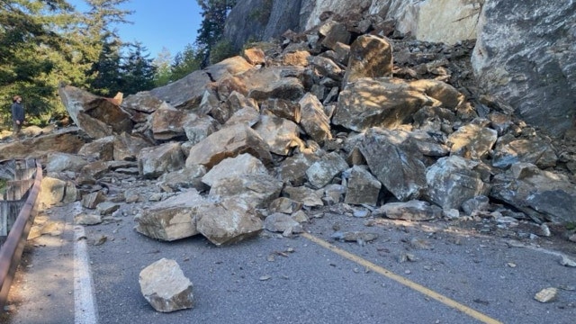 Rockslide shuts down Chuckanut Drive in Skagit County, WA