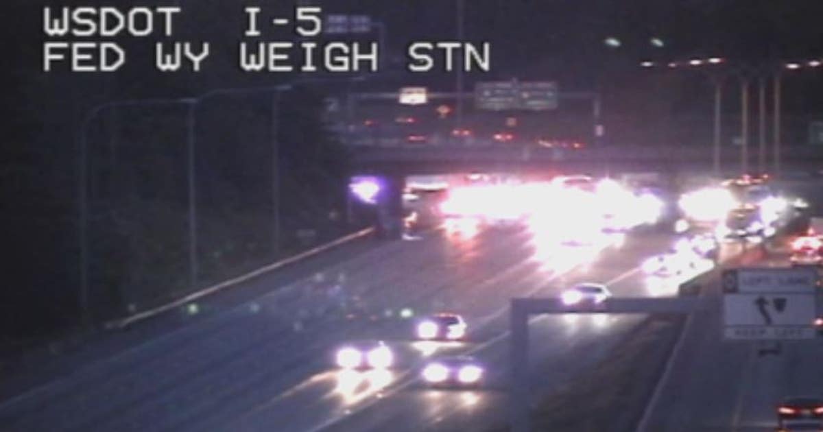 Pedestrian killed in crash on I-5 in Federal Way | FOX 13 Seattle