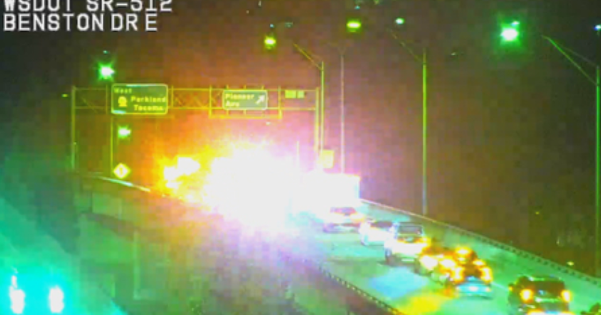 Suspect jumps from SR 512 overpass in Puyallup: police | FOX 13 Seattle