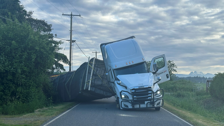 semi crash bees photo