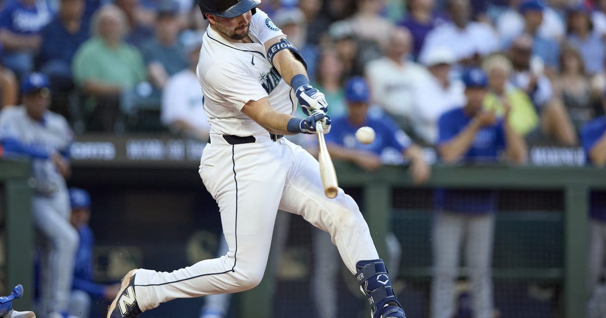 Mariners' Cal Raleigh extends MLB lead with 33rd homer | FOX 13 Seattle