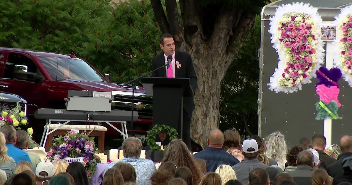 Hundreds gather for Decker girls memorial as manhunt continues | FOX 13 ...