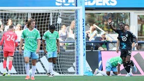 Tani Oluwaseyi scores twice as Seattle Sounders lose 3-2 to Minnesota United