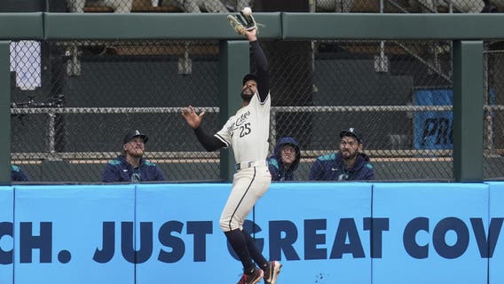 Garver leaves game after foul ball off mask, Twins top Seattle Mariners 10-1