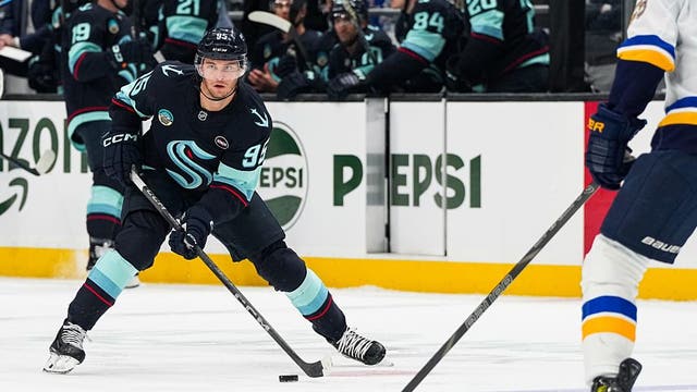 Seattle Kraken trade André Burakovsky to Blackhawks for Joe Veleno