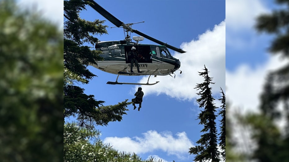 The Chelan County Sheriff’s Office (CCSO) delivered an update on the manhunt for Washington triple-murder suspect Travis Decker uncovering new details at the crime scene, and new search areas on Monday.