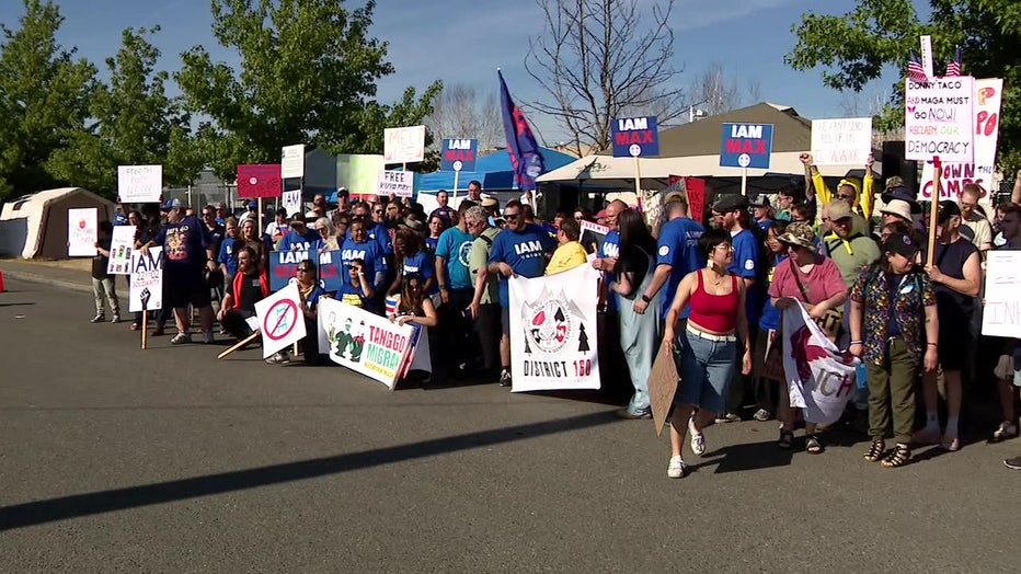 Tacoma ICE rally for Filipino father