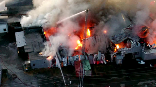 Crews battle fire at mill in Tacoma, WA