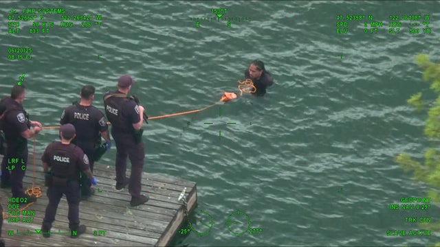 Video shows pursuit of man who shot at Seattle police, fled into lake