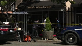 West Seattle jewelry store robbed in broad daylight