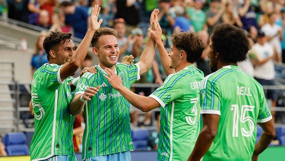 Danny Musovski hat trick leads 5-2 Seattle Sounders win over Sporting KC