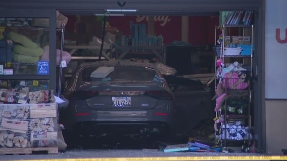 1 dead, 3 injured after car crashes into Kirkland, WA grocery store