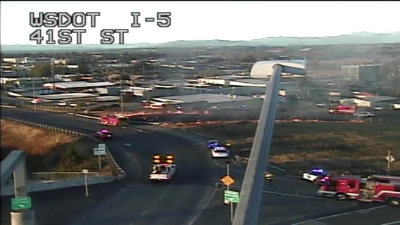 Fatal crash leads to brush fire along I-5 in Everett, WA