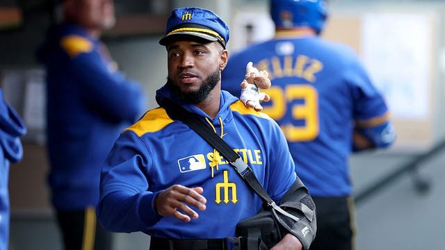 Seattle Mariners outfielder Victor Robles suspended 10 games for bat throwing incident