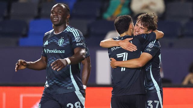 Danny Musovski scores twice, Snyder Brunell scores in debut as Seattle Sounders beat Galaxy 4-0