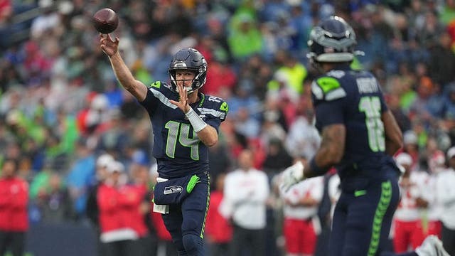 Sam Darnold sharp in preseason debut as Seattle Seahawks beat Chiefs 33-16