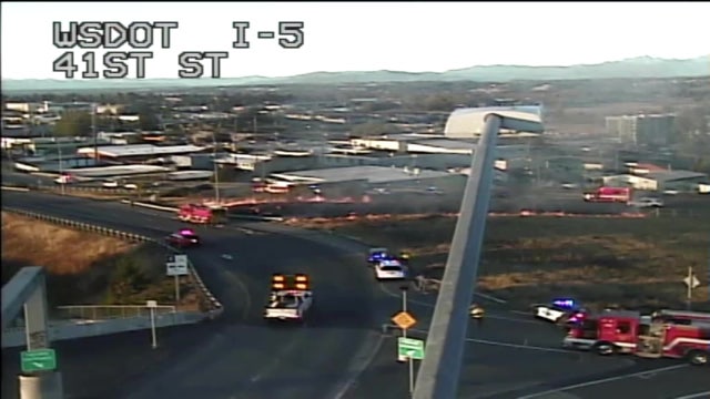 Fatal crash leads to brush fire along I-5 in Everett, WA