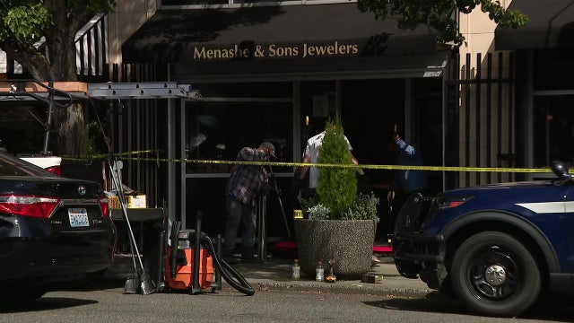 West Seattle jewelry store robbed in broad daylight