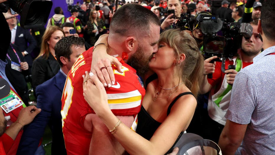 taylor swift and travis kelce photo