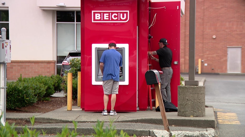 Enumclaw ATM dispenses wrong bills to customers | FOX 13 Seattle
