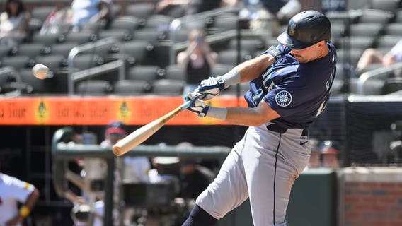 Cal Raleigh hits 53rd home run, Seattle Mariners blast Braves 18-2