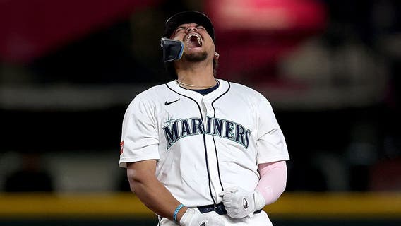 Josh Naylor's bases-clearing double in 8th sends Mariners back to playoffs in 4-3 win over Rockies