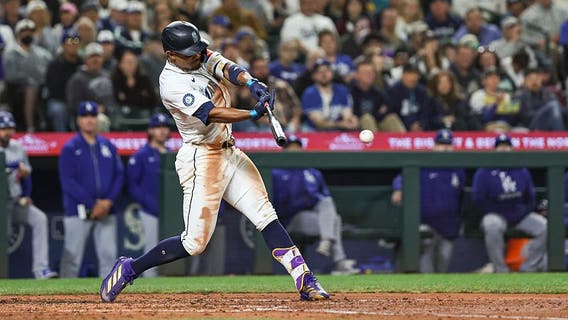 Julio Rodríguez hits 30-30 mark, Seattle Mariners lose 5-3 to Dodgers