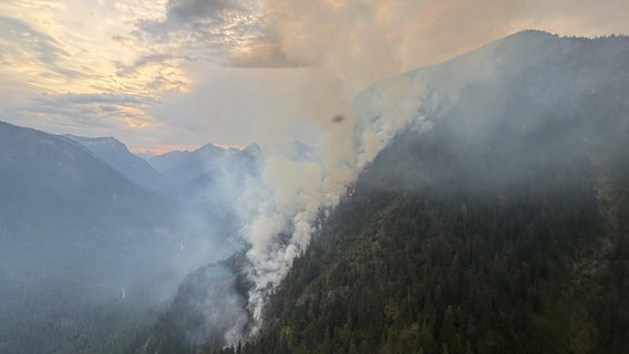 Hikers describe ‘dystopian’ skies as Perry Fire grows in WA's North Cascades