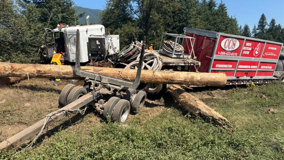 1 dead in crash involving 2 semis near North Bend, WA