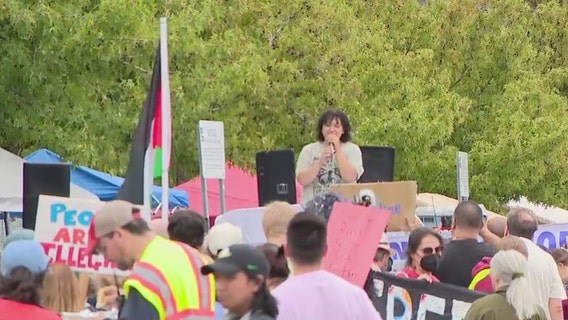Hundreds rally outside Tacoma, WA immigration detention center on Labor Day