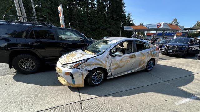 Seattle police lieutenant rams pedestrian-chasing driver