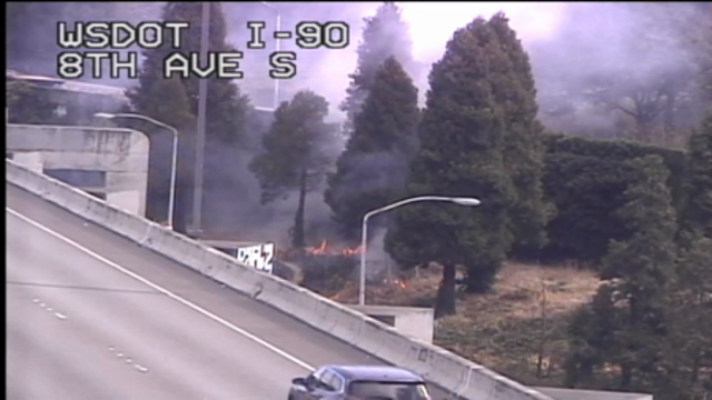 Crews put out small brush fire near I-90 in Seattle