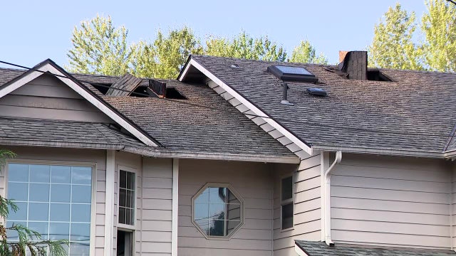 Man rescued, another found dead in Everett, WA house fire