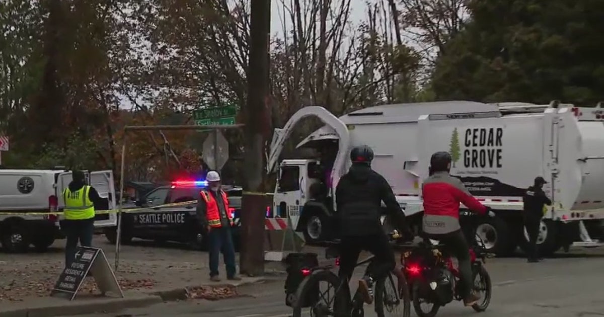 Seattle police investigate deadly crash in Eastlake | FOX 13 Seattle