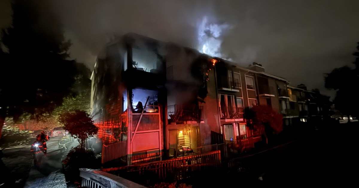 Kent apartment fire displaces multiple families | FOX 13 Seattle