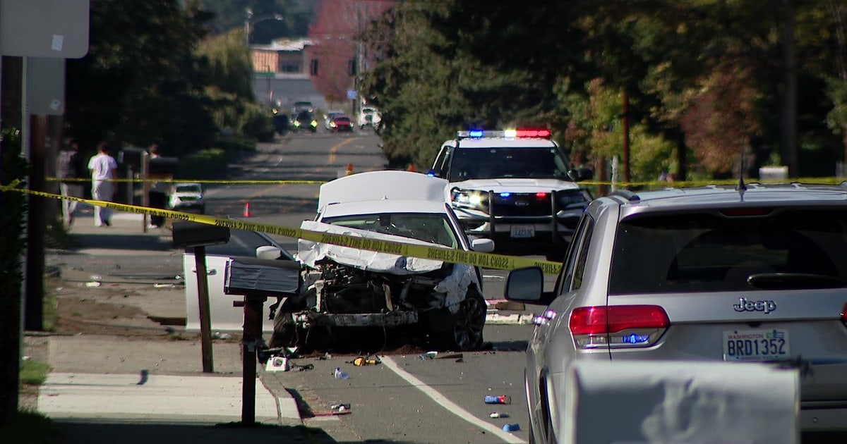 Woman killed after suspect fleeing deputy crashes into car | FOX 13 Seattle