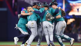 Live updates: Mariners take 2-0 series lead with 10-3 romp over Jays
