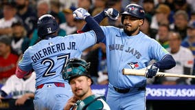 Blue Jays bash five home runs in 13-4 blowout of Seattle Mariners in Game 3 of ALCS