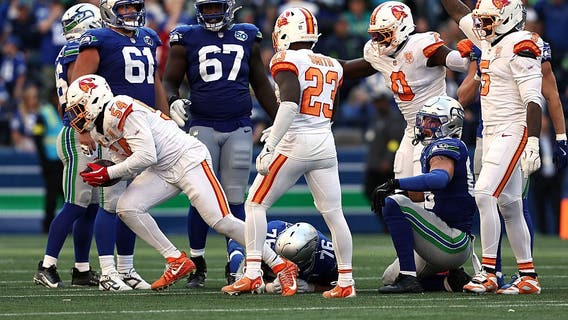 Chase McLaughlin 39-yard field goal downs Seattle Seahawks in 38-35 loss to Buccaneers