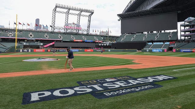 Will the roof be open or closed at Seattle's T-Mobile Park for ALCS Game 5?