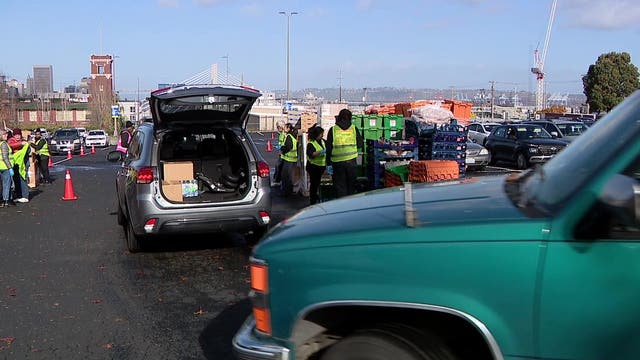 Hundreds line up for food in Tacoma, WA as SNAP benefits paused